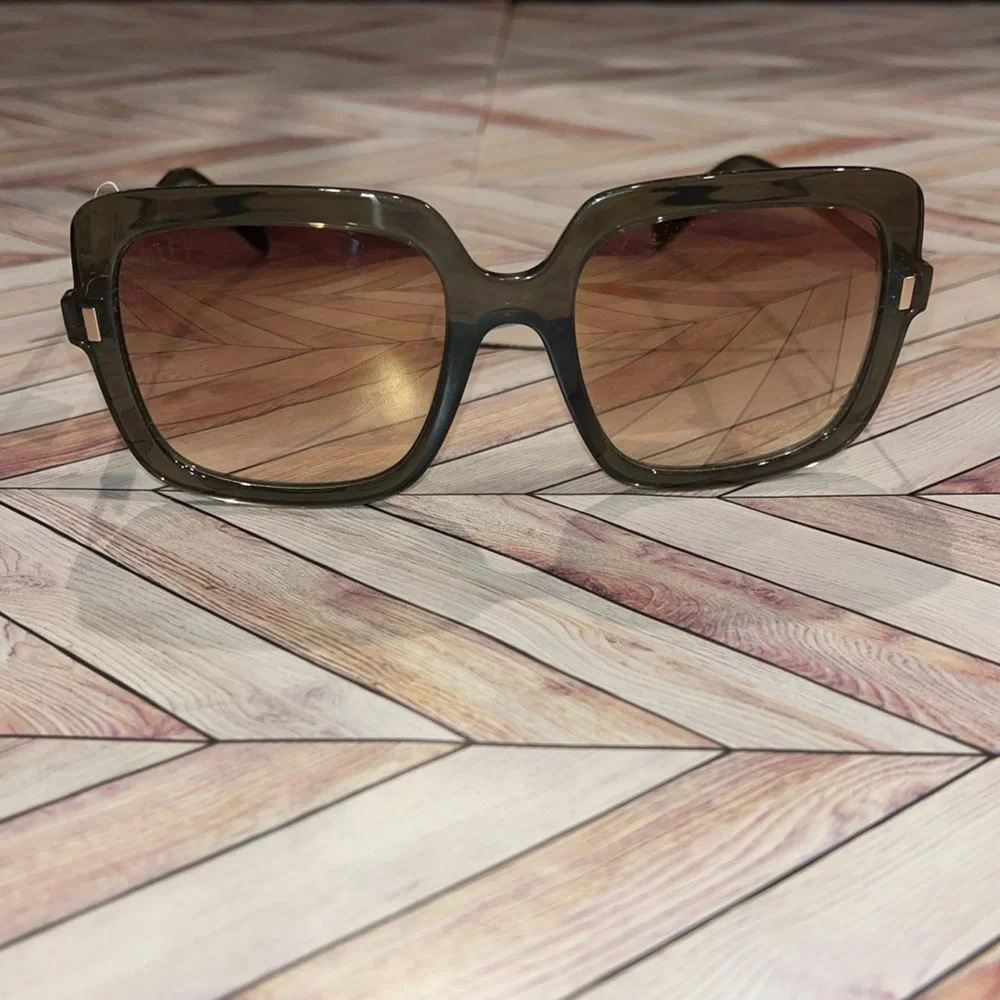 Diff Eyewear Sandy Olive Green Mirrored Gradient Lens Oversized Sunglasses